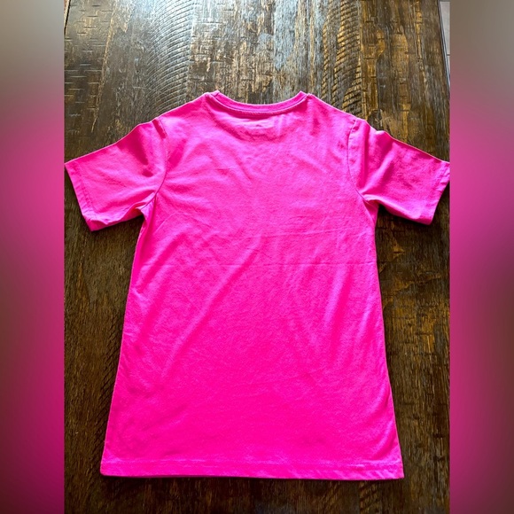 NEW Barbie Kids Vibrant Pink Tee - Picture 2 of 3